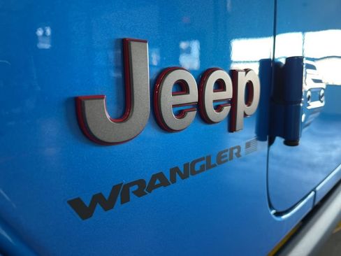 Used 2025 Jeep Wrangler Unlimited Rubicon image 15