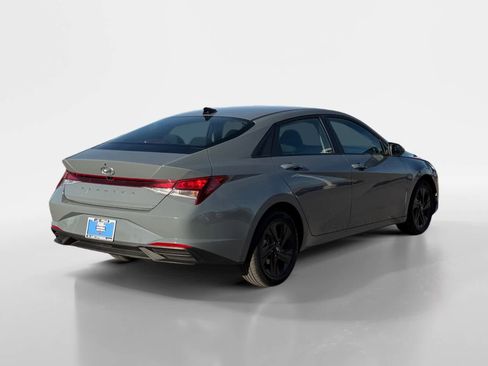 Certified 2022 Hyundai Elantra SEL image 11