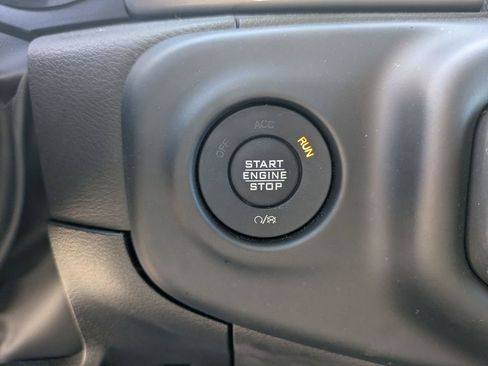 Used 2023 Jeep Gladiator Overland AWD/4WD image 23