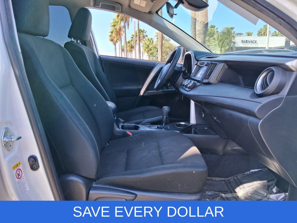 Used 2018 Toyota RAV4 LE FWD image 15