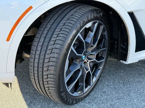 Certified 2024 BMW X7 xDrive40i w/ M Sport Package image 19