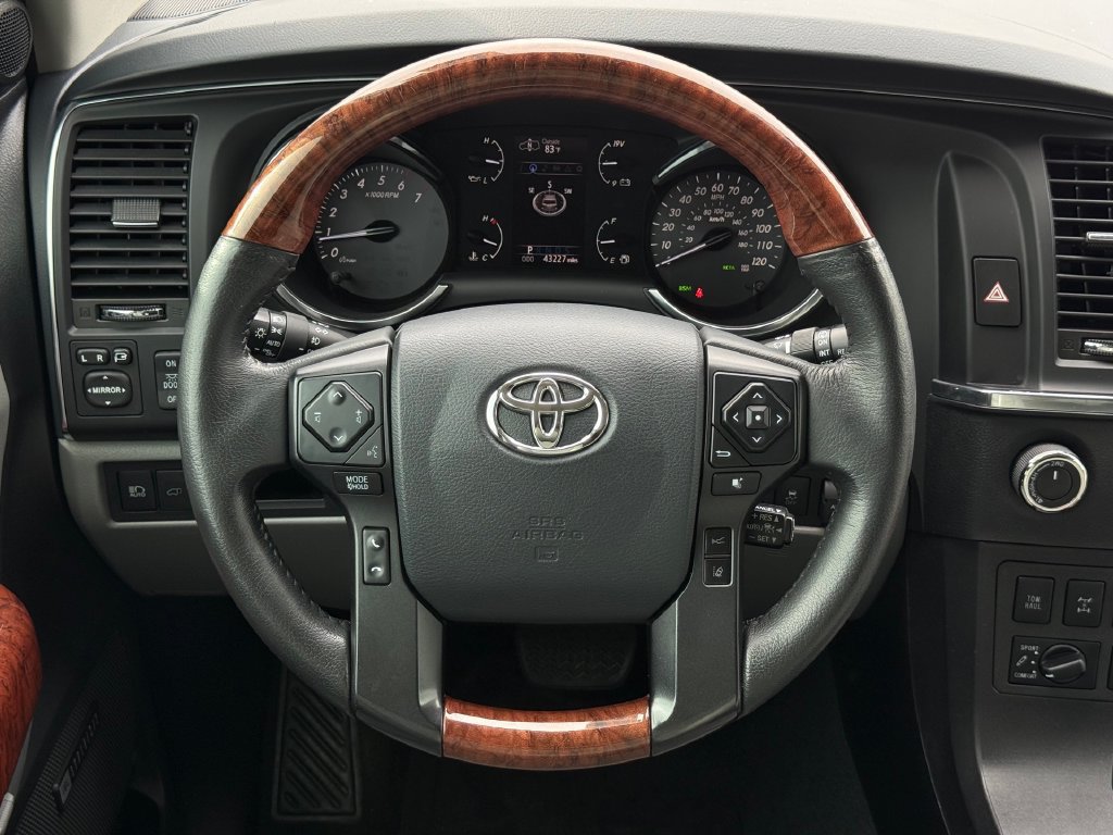 Used 2020 Toyota Sequoia Platinum AWD/4WD image 21