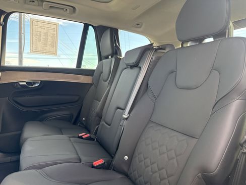Used 2025 Volvo XC90 B6 Plus image 11