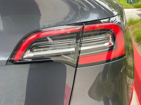 Used 2024 Tesla Model Y Long Range RWD image 27