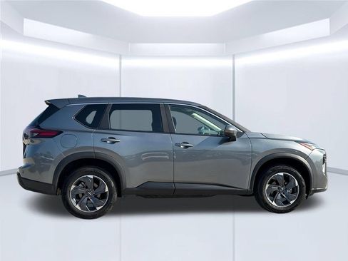 Used 2025 Nissan Rogue SV FWD image 8