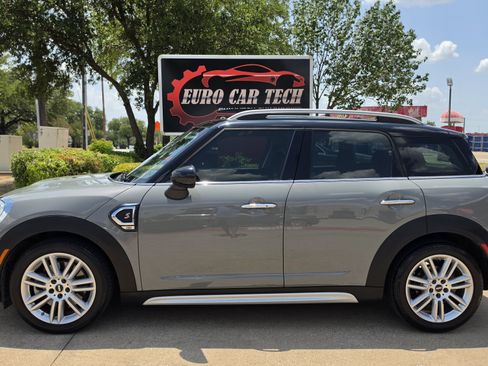 Used 2018 MINI Cooper Countryman S FWD image 2