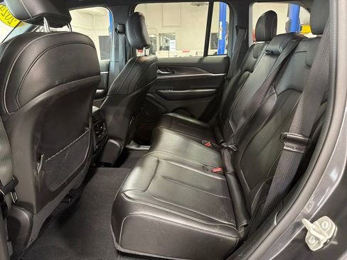 Used 2024 Jeep Grand Cherokee Limited image 14