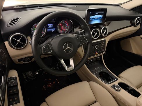 Used 2017 Mercedes-Benz GLA 250 4MATIC image 4