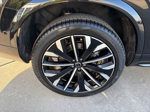 New 2026 Volvo XC90 B6 Plus w/ Protection Package Premier AWD/4WD image 15