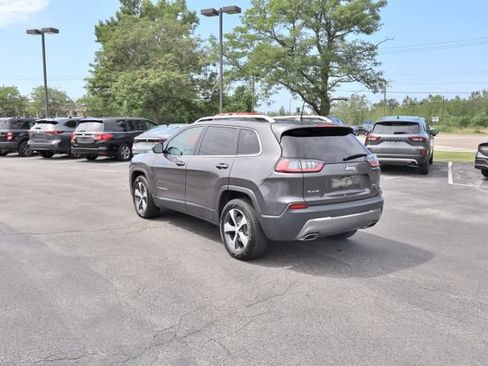 Used 2019 Jeep Cherokee Limited w/ Luxury Group AWD/4WD image 5