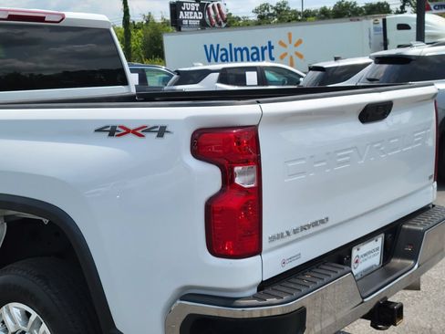 Used 2025 Chevrolet Silverado 2500 LT w/ Convenience Package AWD/4WD image 11