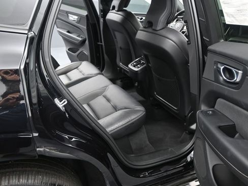 Certified 2022 Volvo XC60 B5 R-Design w/ Advanced Package image 18