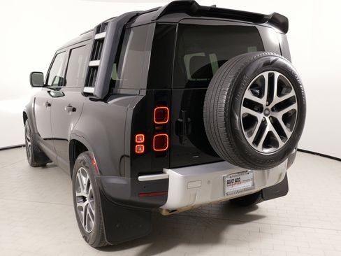 Used 2022 Land Rover Defender 110 SE image 15
