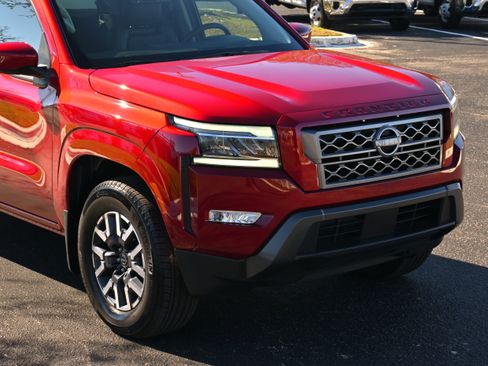 Used 2024 Nissan Frontier SL w/ Technology Package image 28