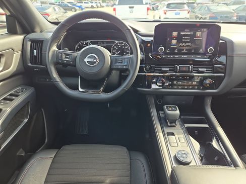 Used 2025 Nissan Pathfinder Rock Creek image 27