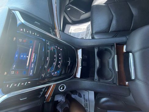 Used 2017 Cadillac Escalade ESV Premium Luxury RWD image 18