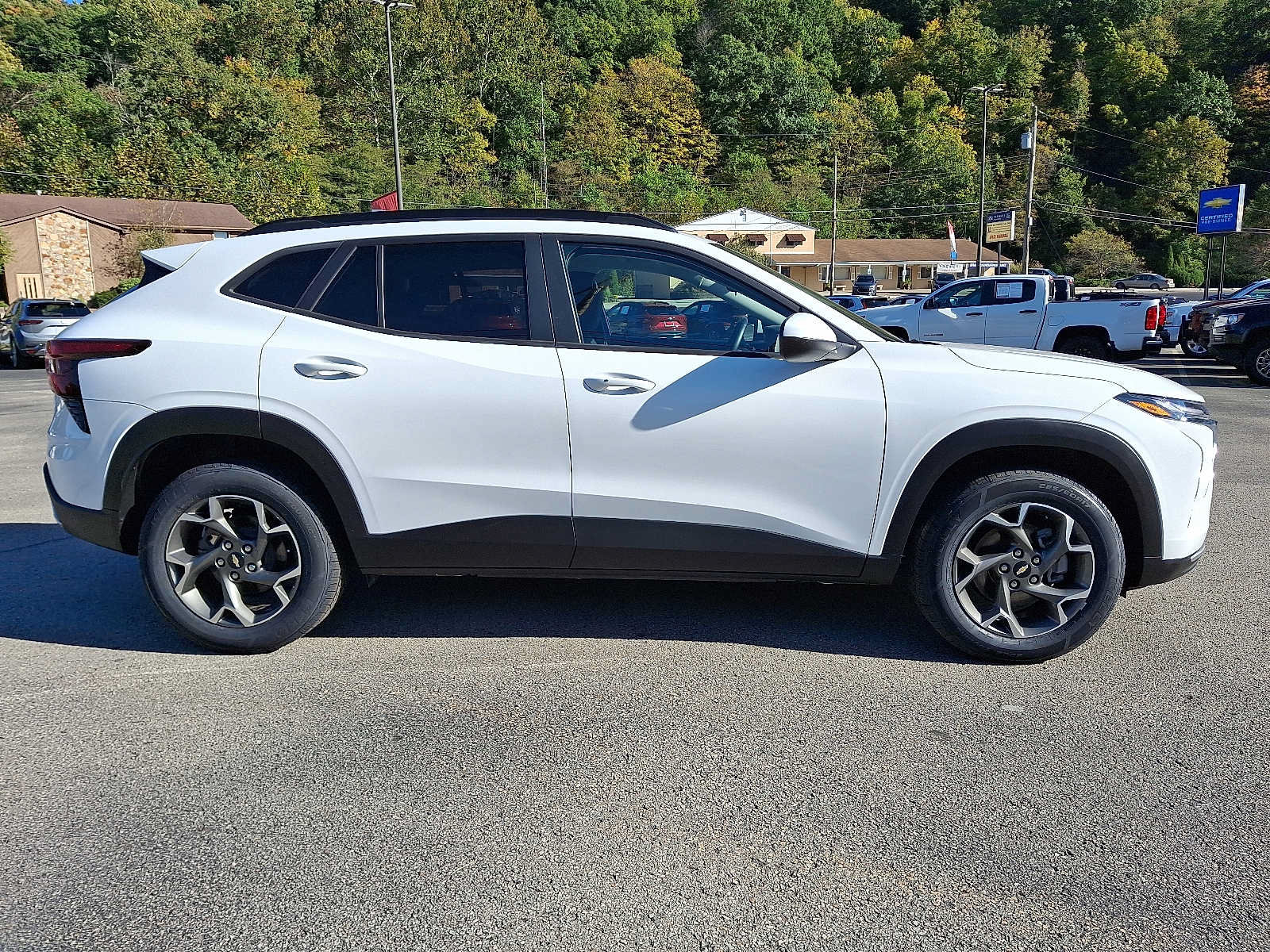 Used 2025 Chevrolet Trax LT w/ Driver Confidence Package FWD image 7