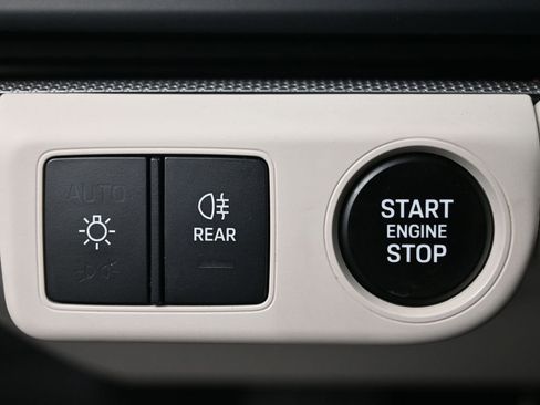 Used 2024 Porsche Panamera 4 image 23