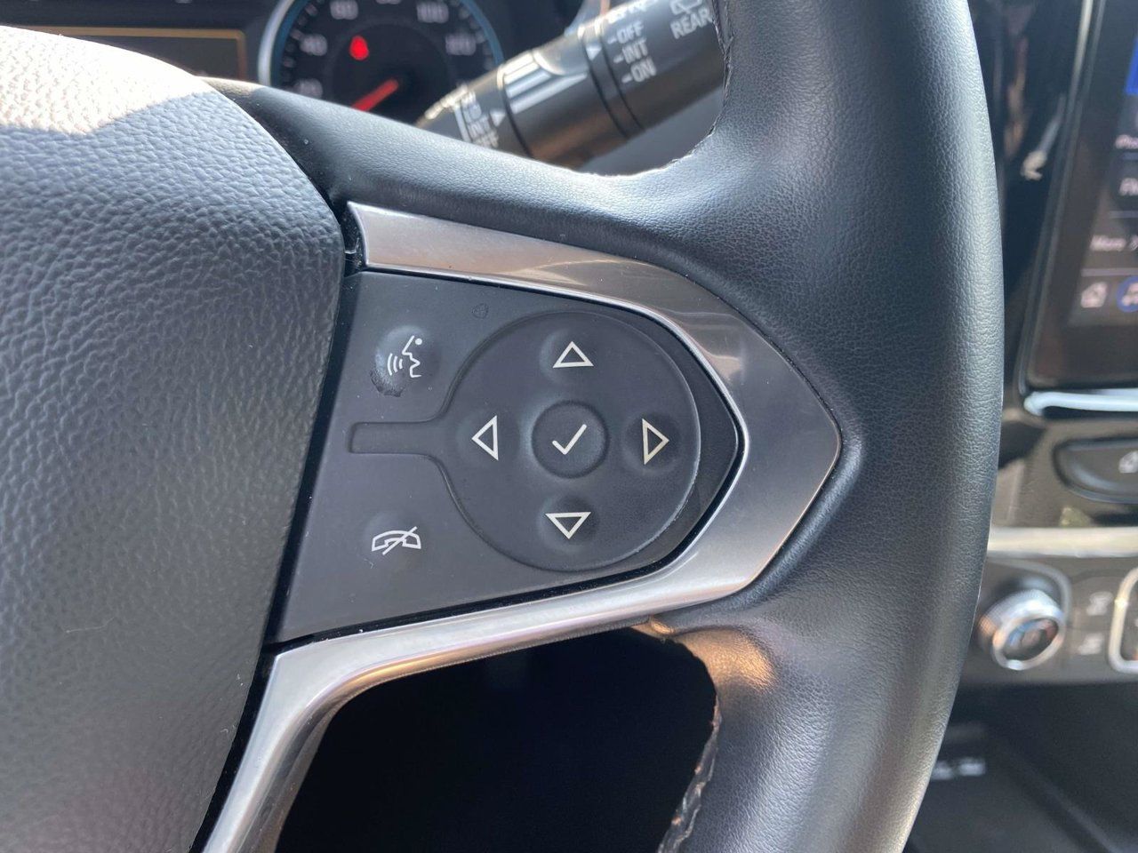 Used 2023 Chevrolet Traverse LT FWD image 21