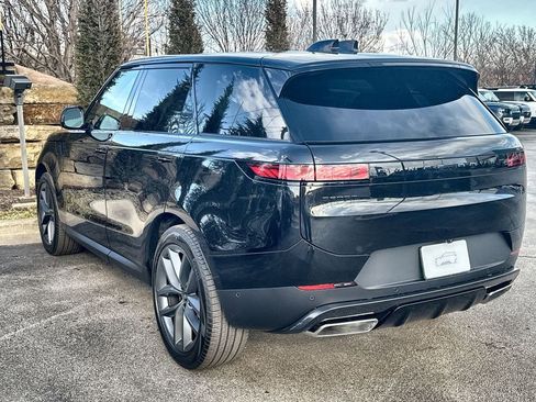 Used 2025 Land Rover Range Rover Sport SE image 3