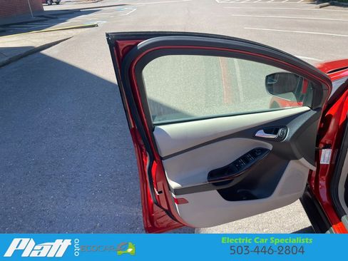 Used 2018 Ford Focus Electric Hatchback FWD image 19