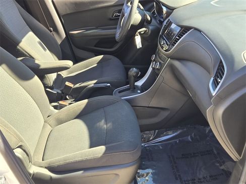 Used 2020 Chevrolet Trax LS image 19