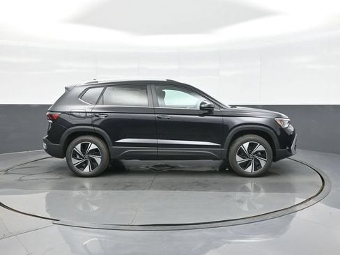 New 2026 Volkswagen Taos SE AWD/4WD image 8