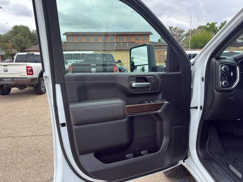 Used 2022 GMC Sierra 3500 SLE w/ SLE Value Package AWD/4WD image 11