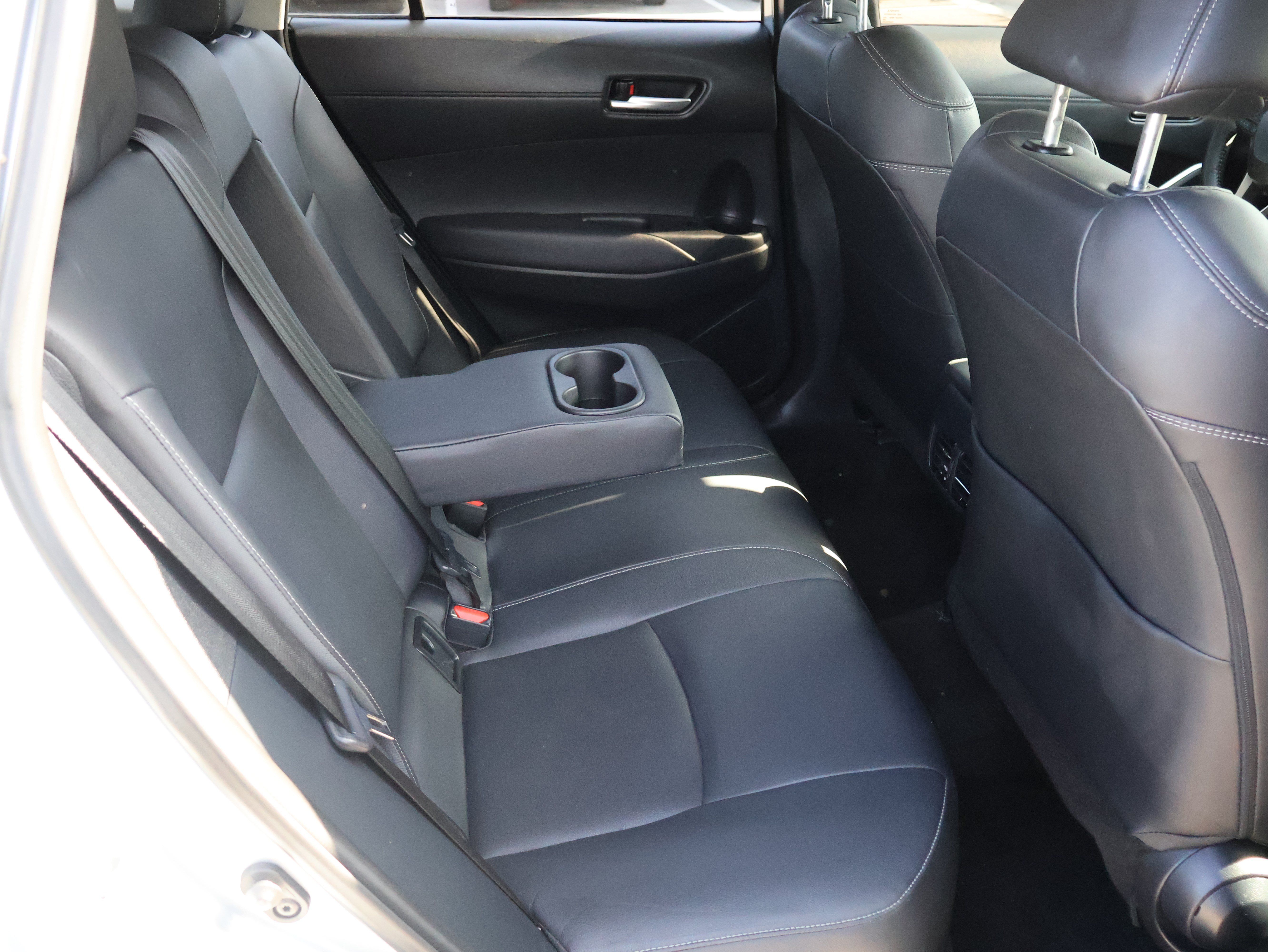 Used 2023 Toyota Corolla Cross XLE w/ Convenience Package FWD image 12