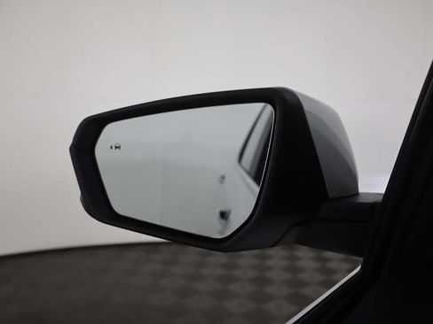 Used 2023 Chevrolet Equinox LT image 35