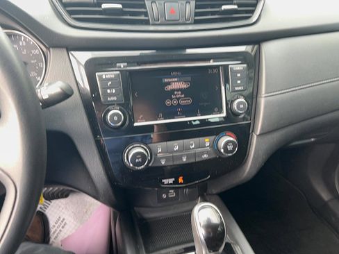 Used 2019 Nissan Rogue S FWD image 23