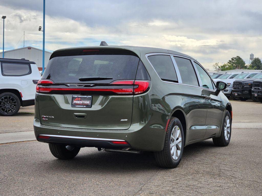 New 2027 Chrysler Pacifica Select AWD/4WD image 3