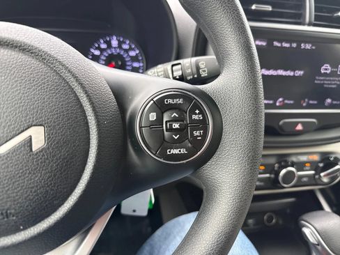 Used 2022 Kia Soul LX FWD image 17