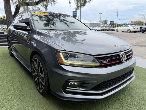 Used 2018 Volkswagen Jetta GLI FWD image 3