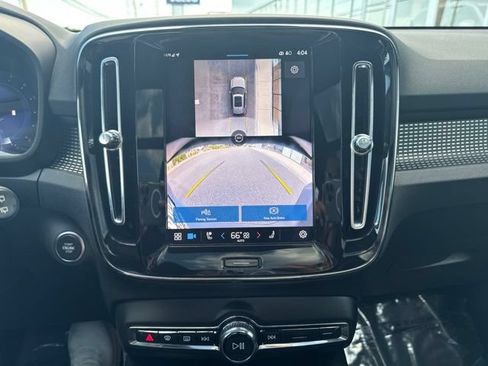 Certified 2025 Volvo XC40 B5 Plus AWD/4WD image 25