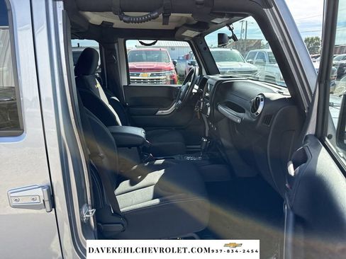 Used 2015 Jeep Wrangler Unlimited Sahara AWD/4WD image 22