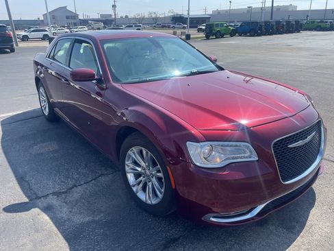 Used 2016 Chrysler 300 Limited image 2