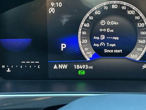 Used 2024 Volkswagen Tiguan SE R-Line image 28