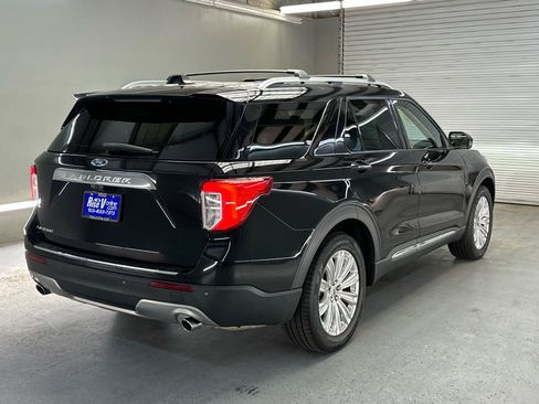 Used 2022 Ford Explorer Limited w/ Limited Technology Package RWD image 8