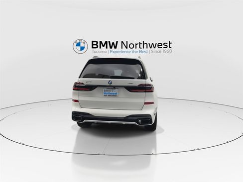 New 2027 BMW X7 xDrive40i w/ M Sport Package AWD/4WD image 2