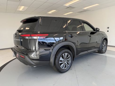 Used 2024 Nissan Pathfinder S image 7