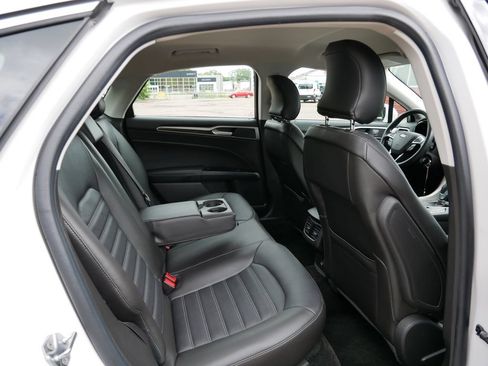 Used 2016 Ford Fusion SE w/ Equipment Group 202A FWD image 9