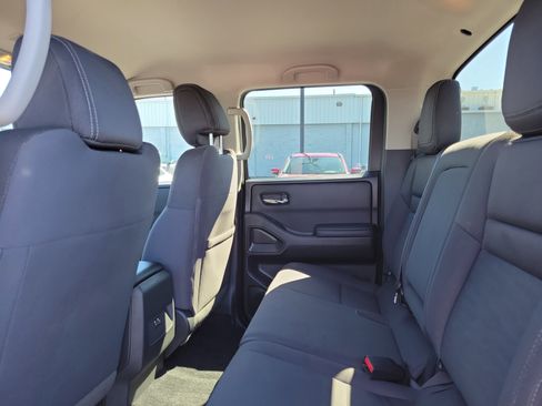 Used 2023 Nissan Frontier SV w/ Tow Package image 11