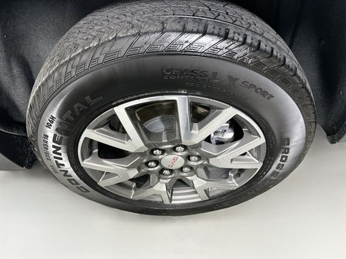 Used 2023 GMC Acadia SLE w/ Driver Convenience Package image 11