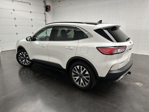 Used 2020 Ford Escape Titanium AWD/4WD image 8