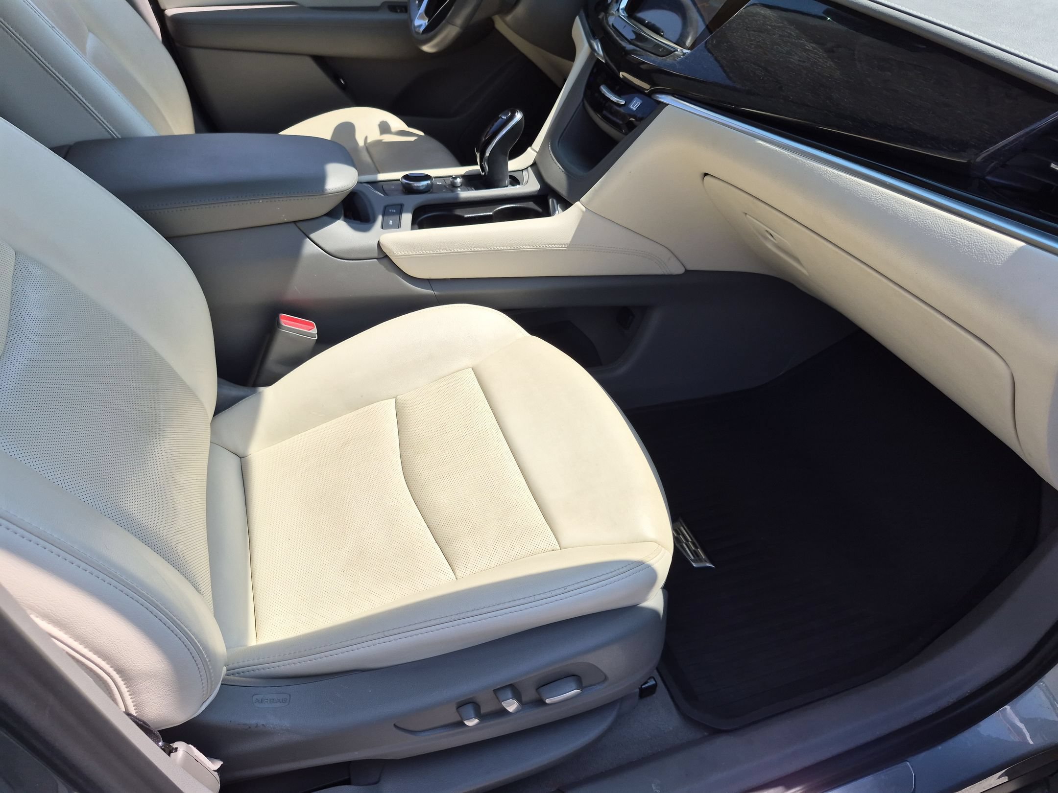 Certified 2023 Cadillac XT6 Premium Luxury w/ LPO, Floor Liner Package AWD/4WD image 37