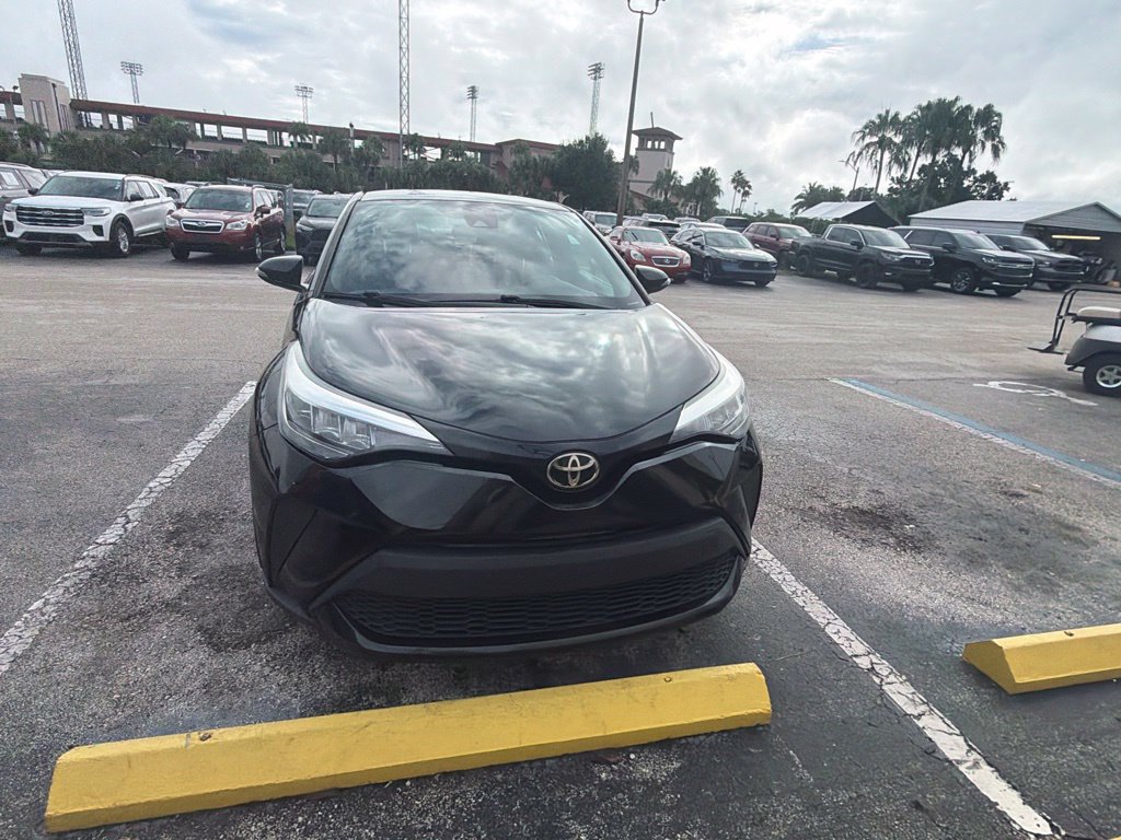 Used 2022 Toyota C-HR XLE FWD image 2