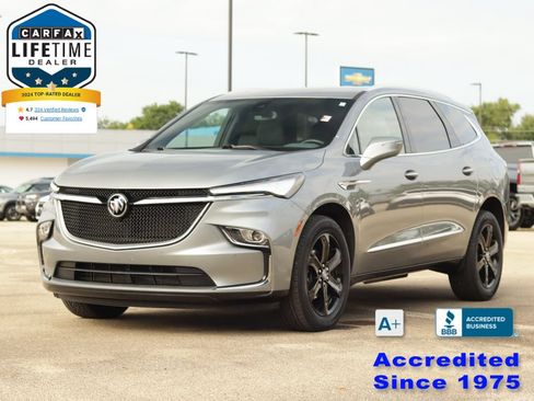 Used 2024 Buick Enclave Essence w/ Sport Touring Edition FWD image 3