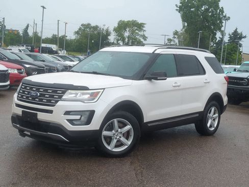 Used 2017 Ford Explorer XLT AWD/4WD image 35
