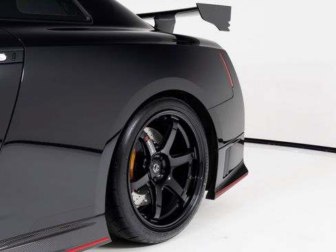 Used 2017 Nissan GT-R NISMO image 48